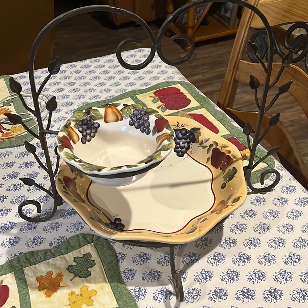 Home interiors rack with 2 plates